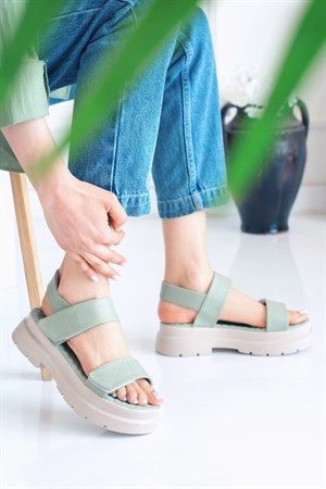 Yaritza İki Cırt Yeşil Kadın Sandalet
